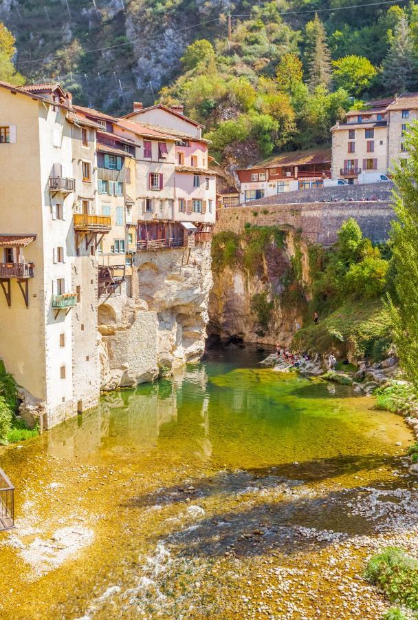 Gites Des Flandaines Saint-Jean-en-Royans Exterior photo